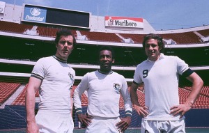 Beckenbauer, Pelé e Chinaglia  (Reprodução)